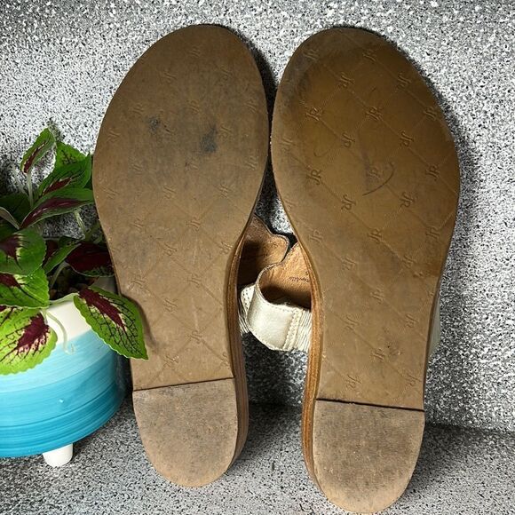 Jack Rogers Larissa Sandals Turnlock Logo Gold Sandals Flip Flops Shoes Size 5.5 - Picture 8 of 8